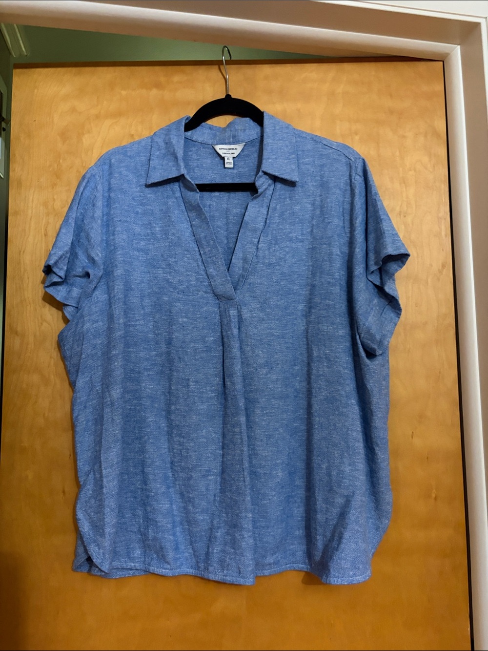Banana Republic Chambray Blue V-Neck Short Sleeve linen blend Tunic